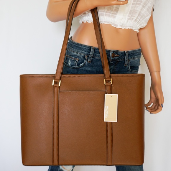 MICHAEL KORS SADY LG MULTIFUNCTION TOTE LUGGAGE - Picture 3 of 8